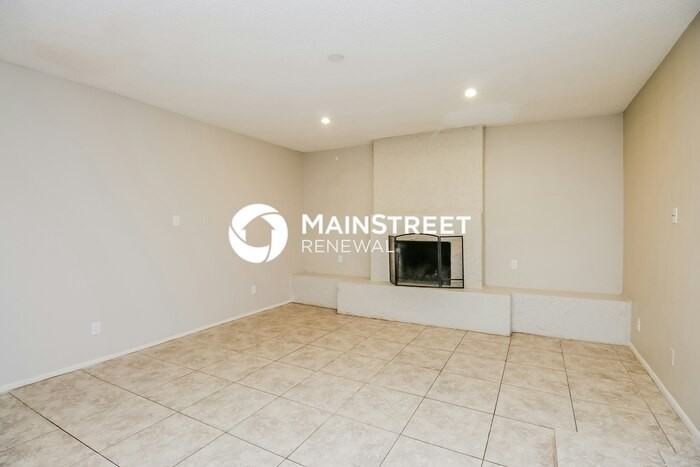 5808 W Holly St - Photo 4 of 16