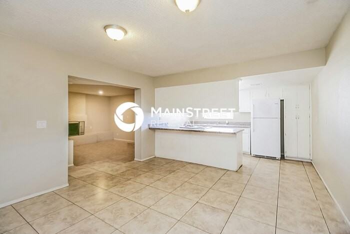 5808 W Holly St - Photo 6 of 16