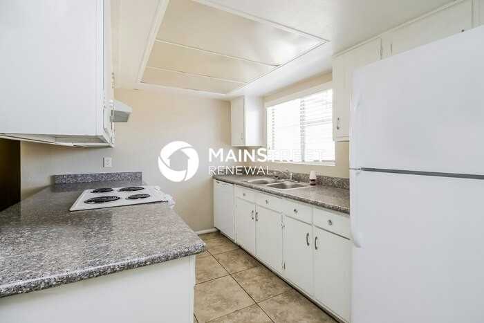 5808 W Holly St - Photo 7 of 16