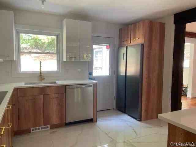 126 Roselawn Rd - Photo 6 of 34
