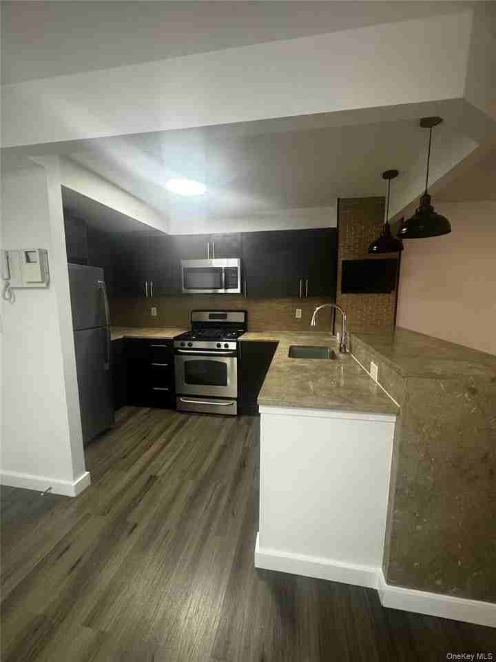 1490 Outlook Ave #2K - Photo 2 of 11