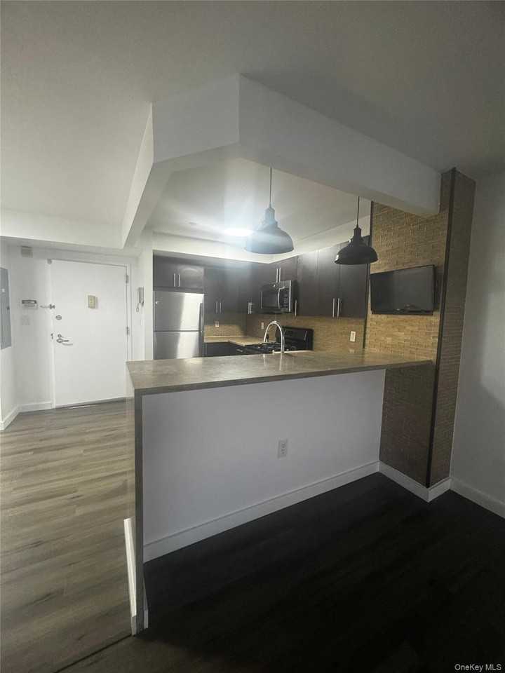 1490 Outlook Ave #2K - Photo 3 of 11