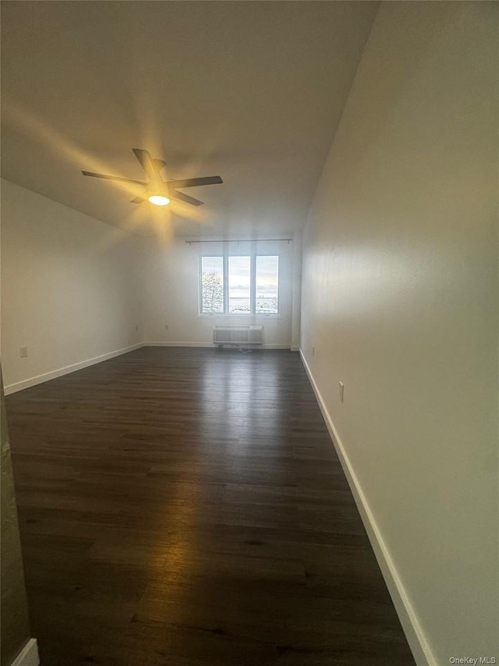 1490 Outlook Ave #2K - Photo 5 of 11