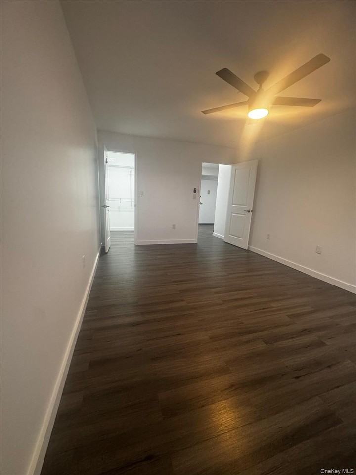 1490 Outlook Ave #2K - Photo 7 of 11