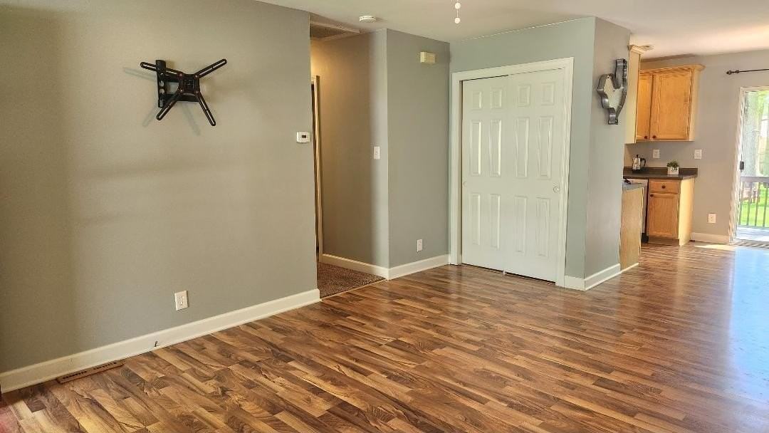608 Sheridan Dr - Photo 3 of 19