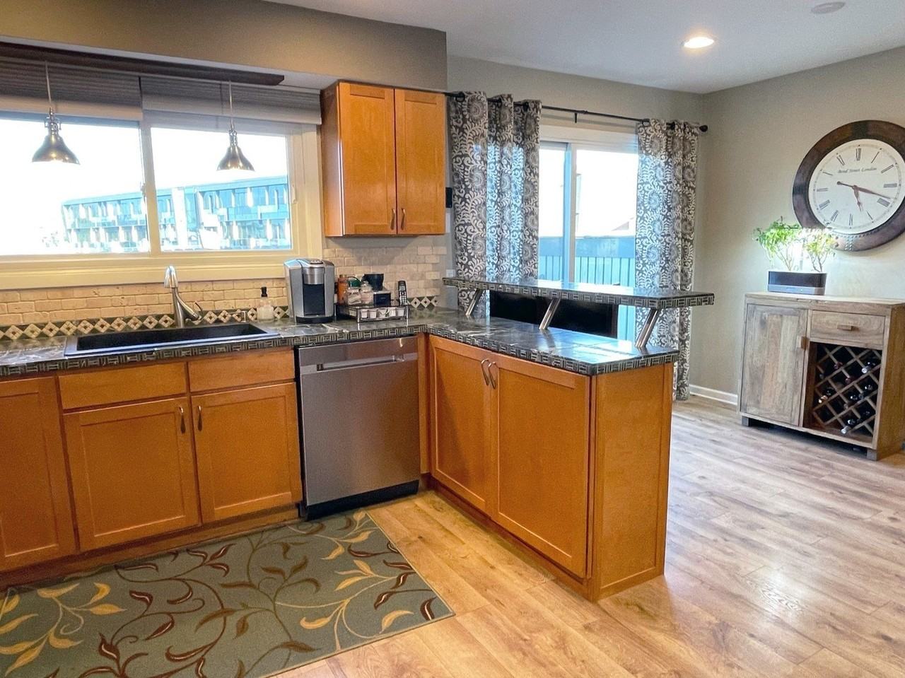 2508 Yarrow Ln - Photo 5 of 32