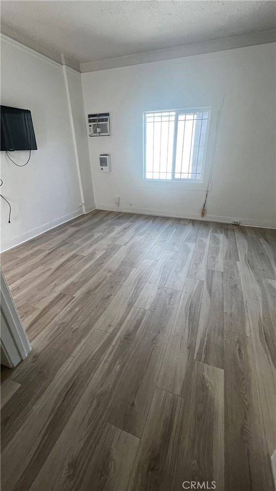 1421 Valencia St - Photo 4 of 10