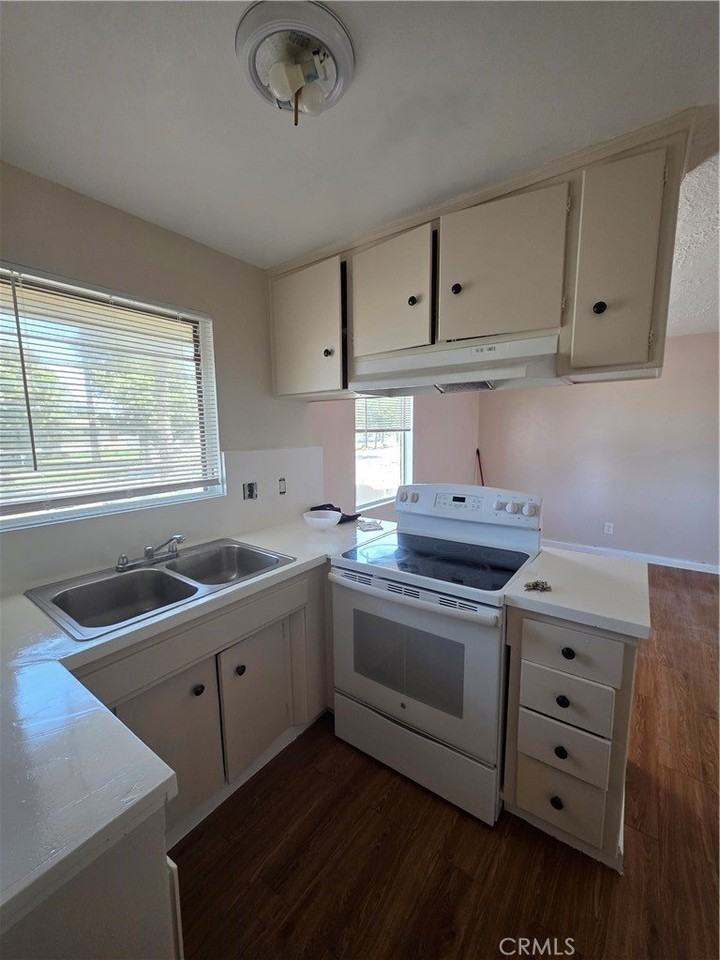7490 Magnolia Ave #U - Photo 4 of 8