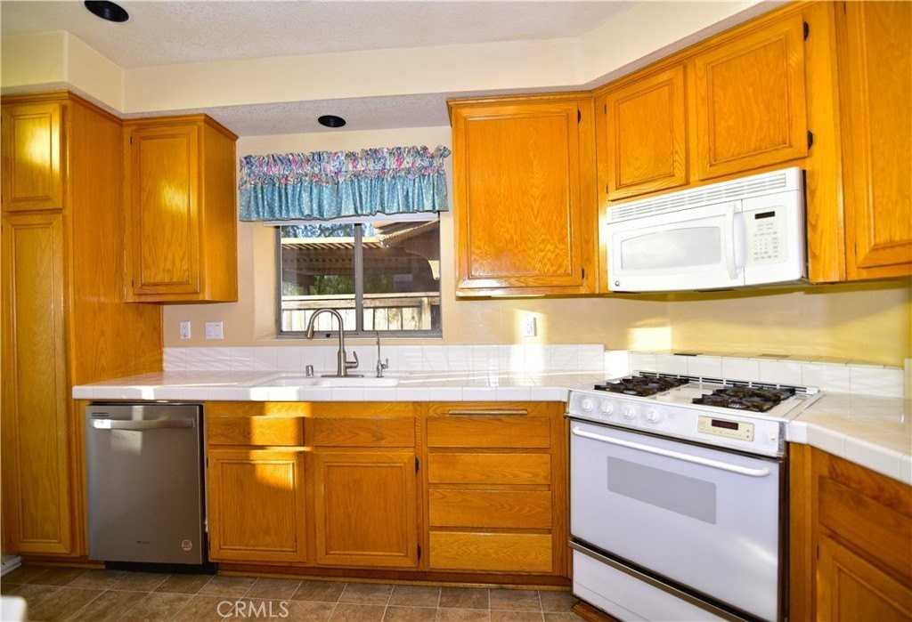 2090 Villa Del Lago Dr #B - Photo 5 of 22