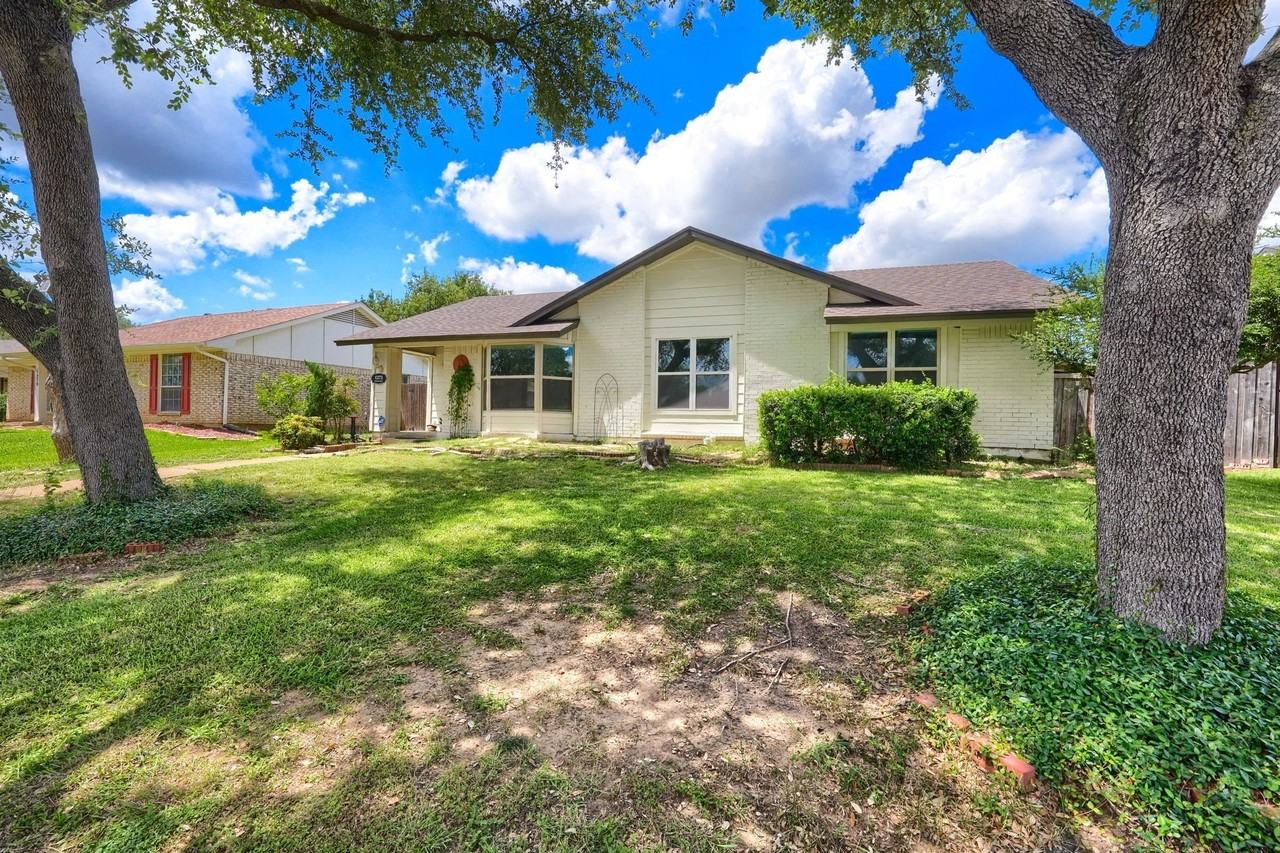 1273 Valencia Ln - Photo 3 of 25