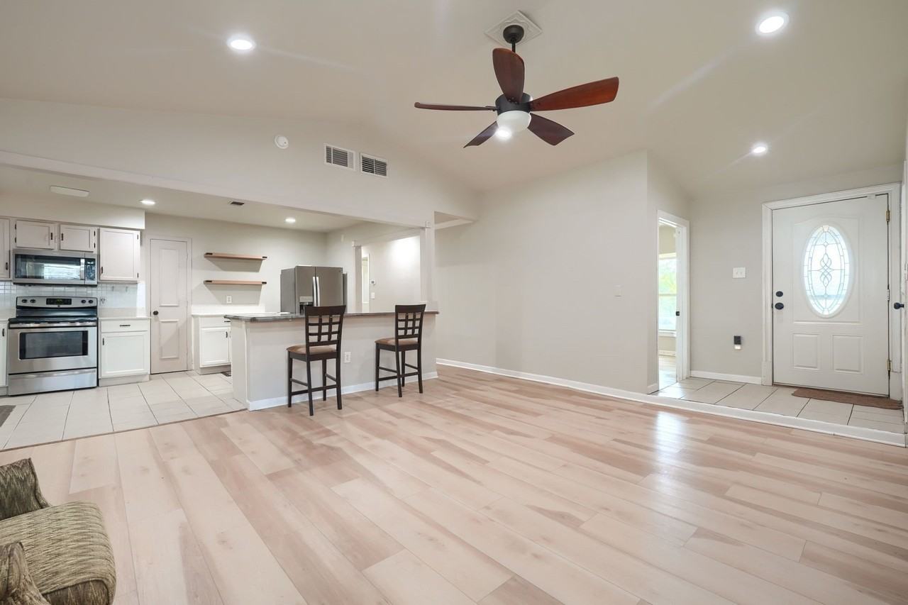 1273 Valencia Ln - Photo 6 of 25