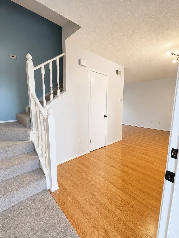 323 Towne House Ln - Photo 5 of 9
