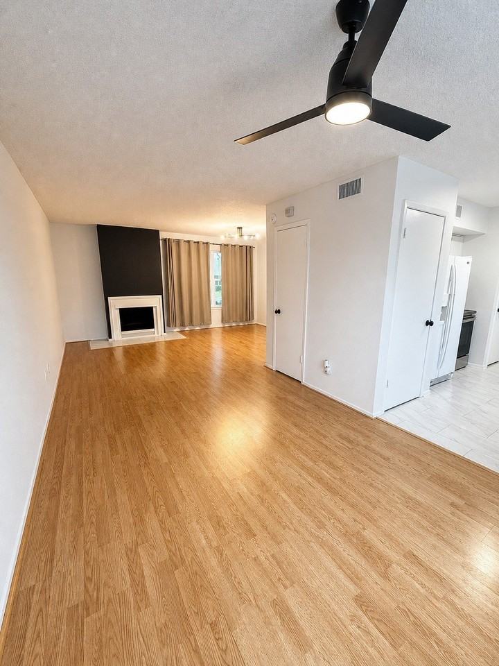 323 Towne House Ln - Photo 7 of 9