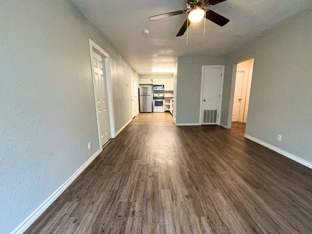 1713 Nw Irwin Ave - Photo 2 of 19