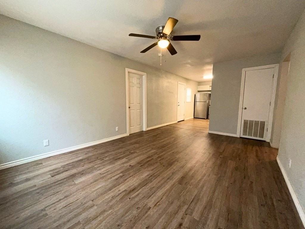 1713 Nw Irwin Ave - Photo 3 of 19