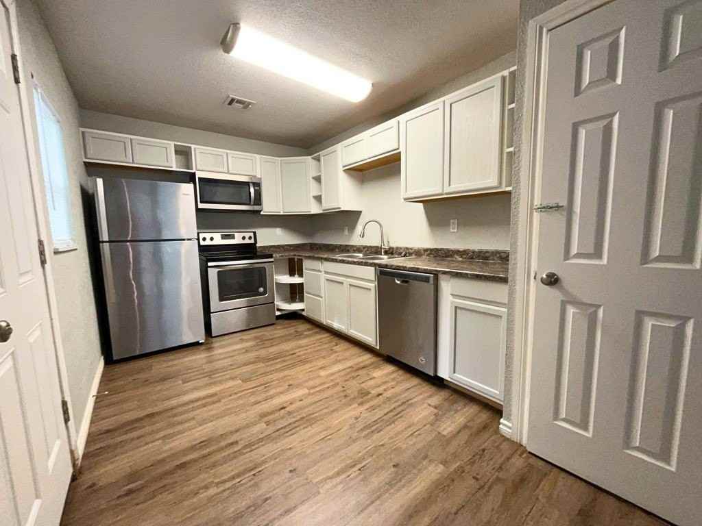 1713 Nw Irwin Ave - Photo 5 of 19