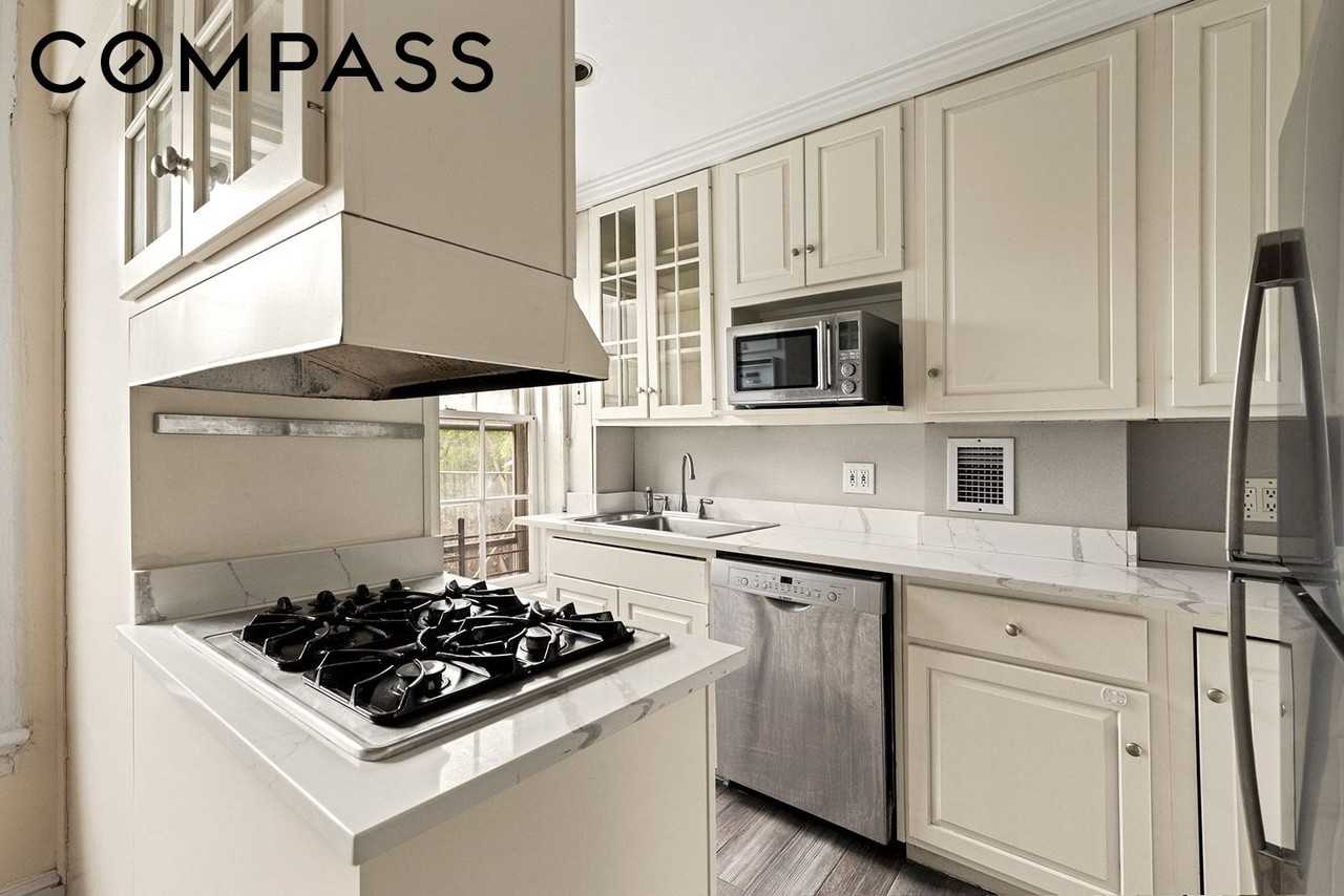 246 Cumberland St #2 - Photo 4 of 10