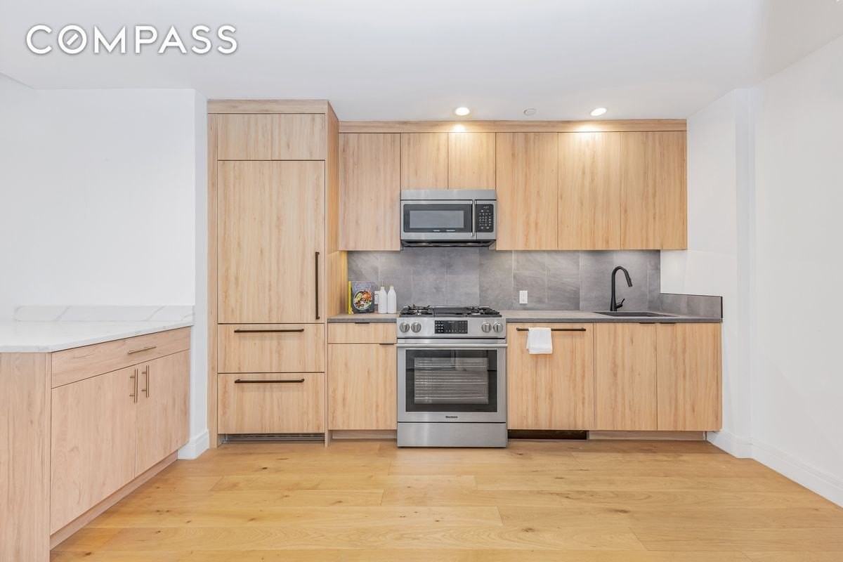 2416 Queens Plz S #4J - Photo 3 of 15