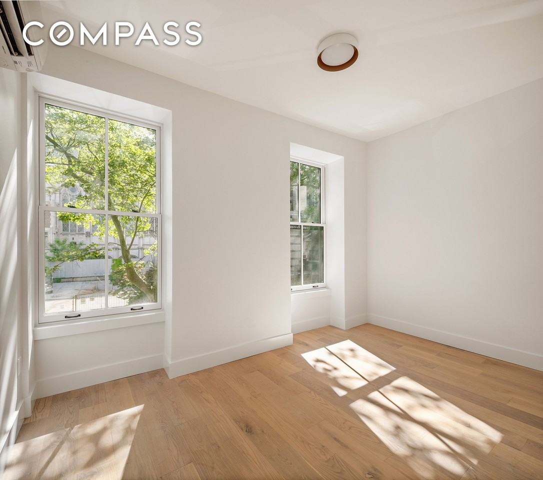 324 Clermont Ave #4 - Photo 3 of 8