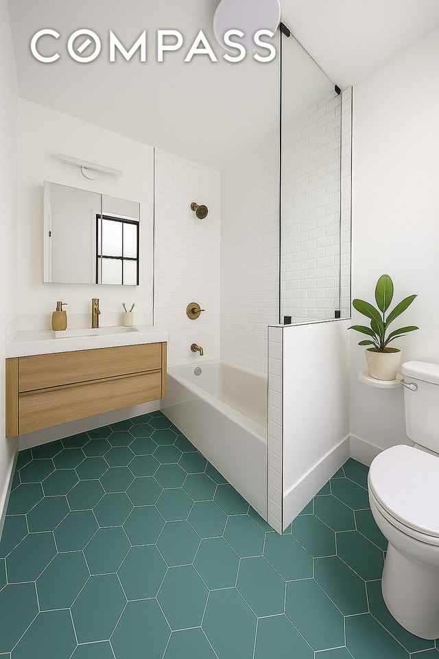 324 Clermont Ave #4 - Photo 4 of 8