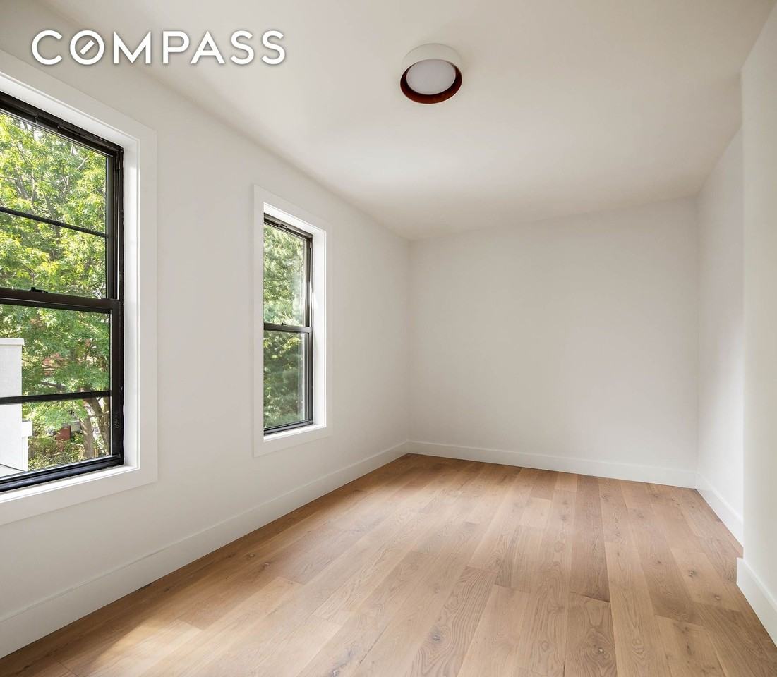 324 Clermont Ave #4 - Photo 5 of 8