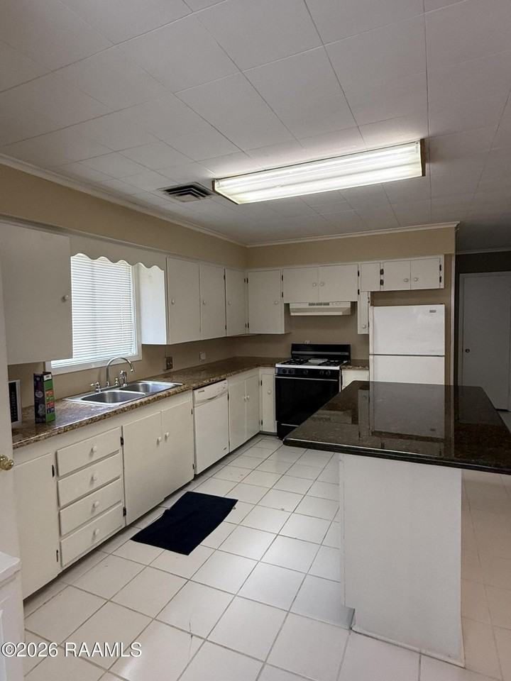 108 Ray Ave - Photo 5 of 14