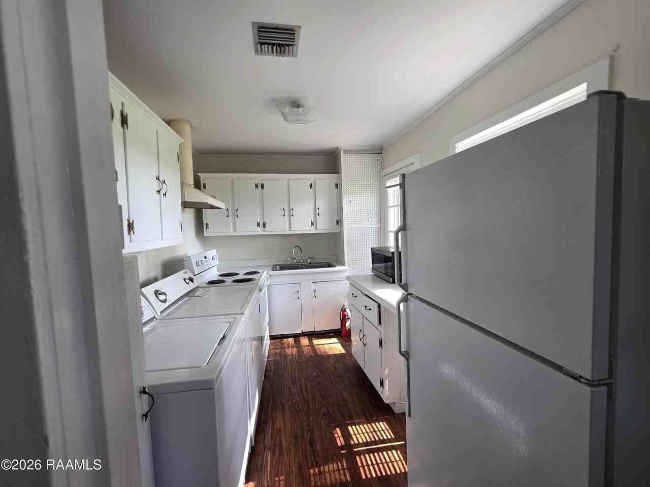 820 Westgate Rd - Photo 4 of 13