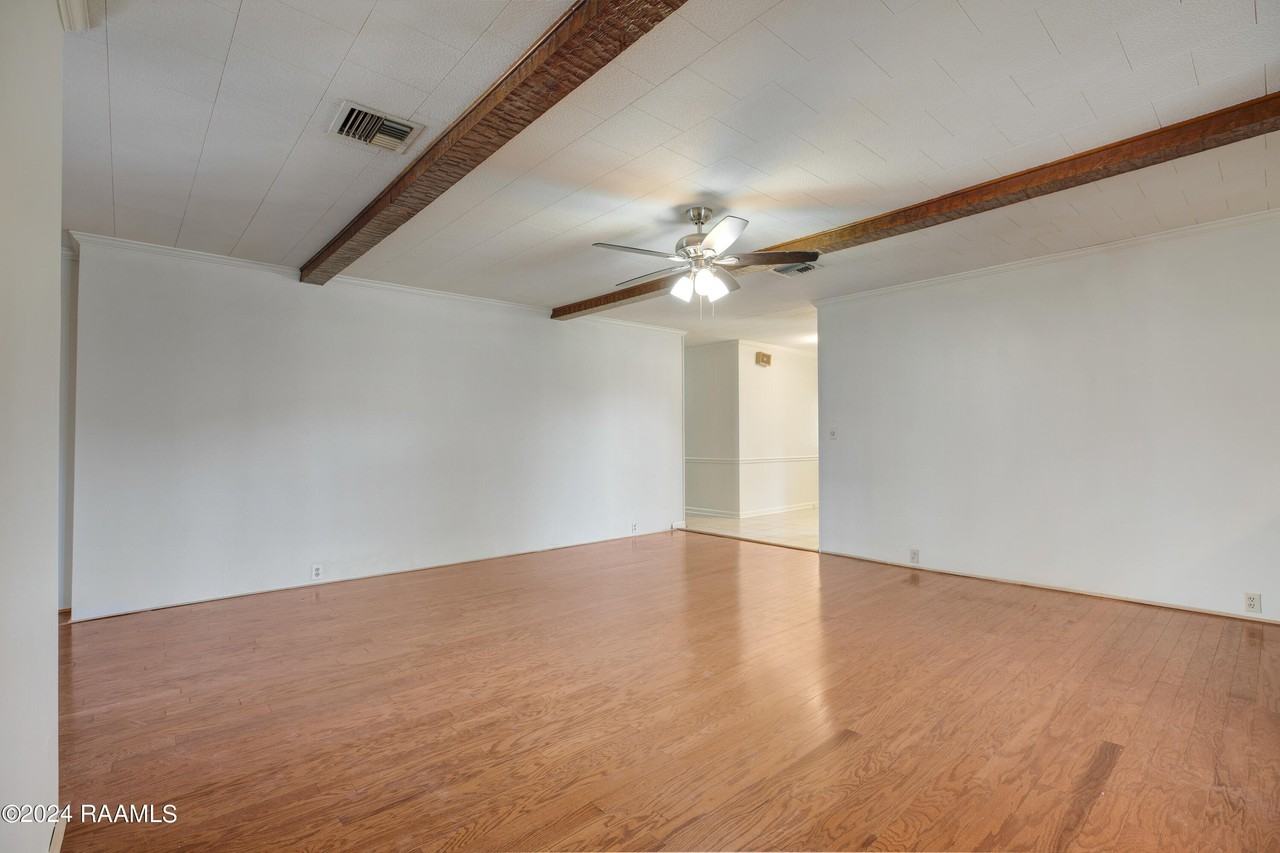 512 Monarch Dr - Photo 5 of 26
