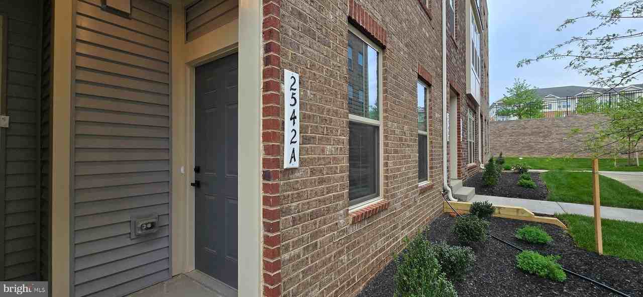 2542 Verona Pl Unit A - Photo 2 of 27