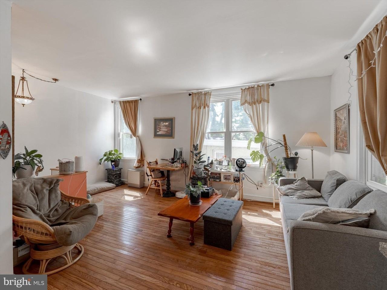 1108 Locust St #3rdFL - Photo 2 of 8