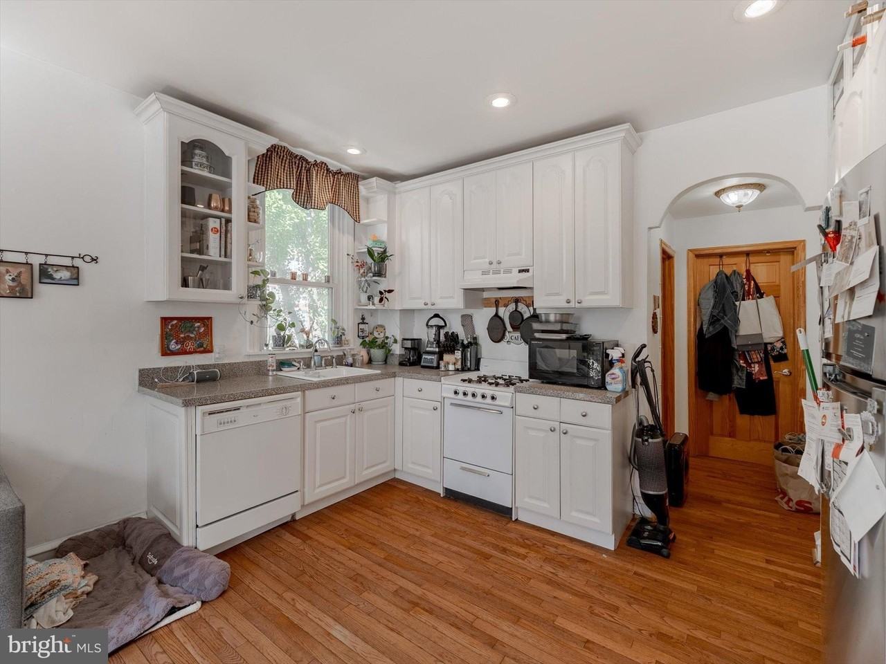 1108 Locust St #3rdFL - Photo 4 of 8