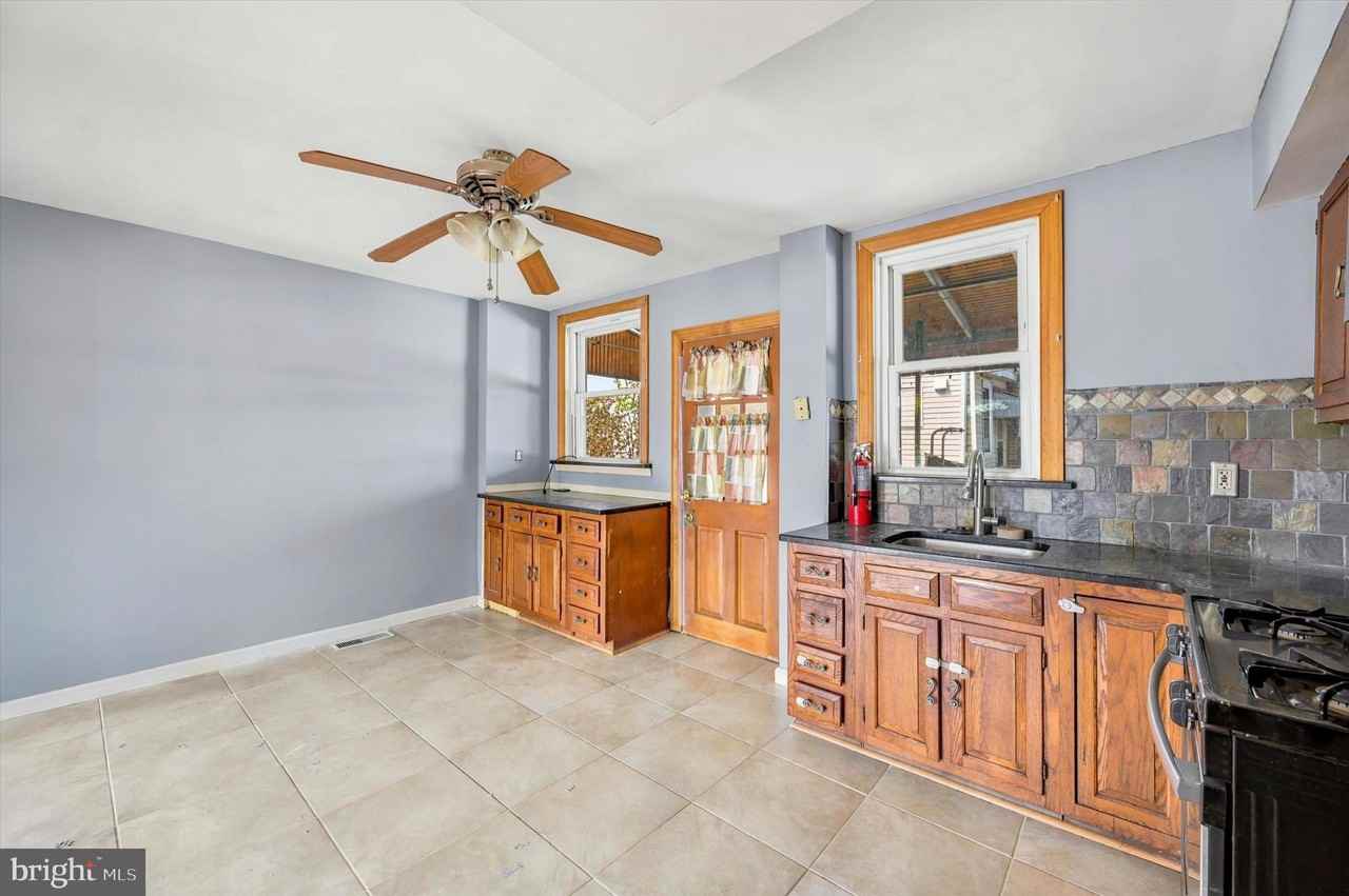4814 Devereaux St - Photo 6 of 15