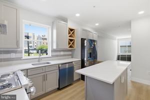 featured image of 1511 W Flora St