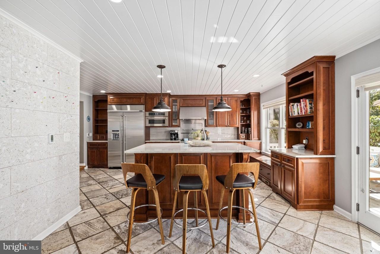 1604 N Edgewood St - Photo 5 of 50