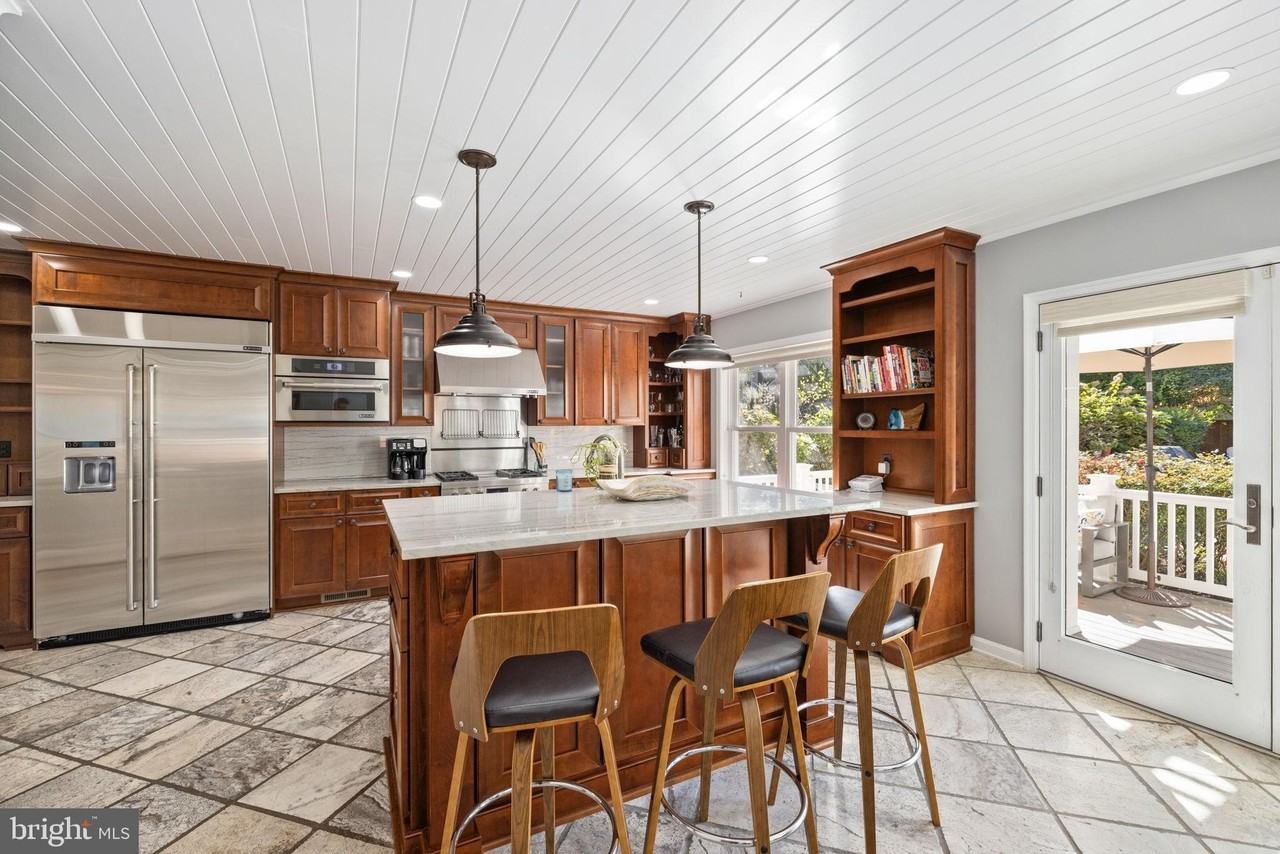 1604 N Edgewood St - Photo 7 of 50