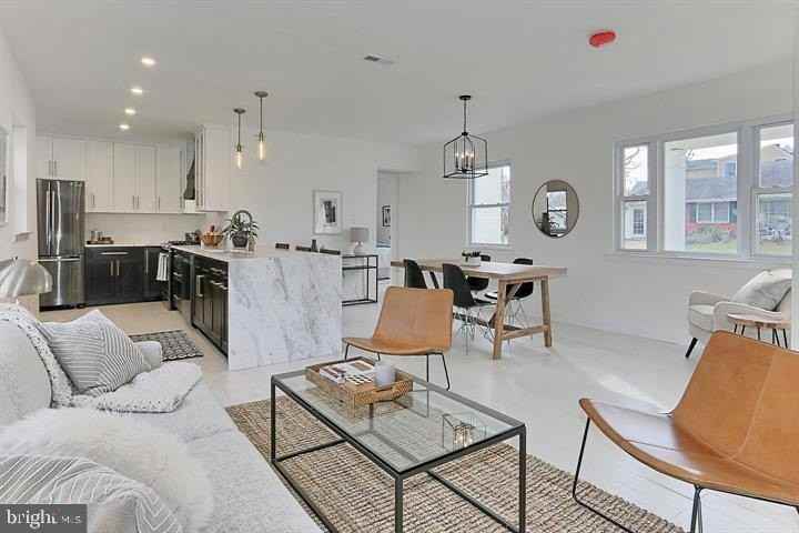 2501 Crest St - Photo 3 of 36
