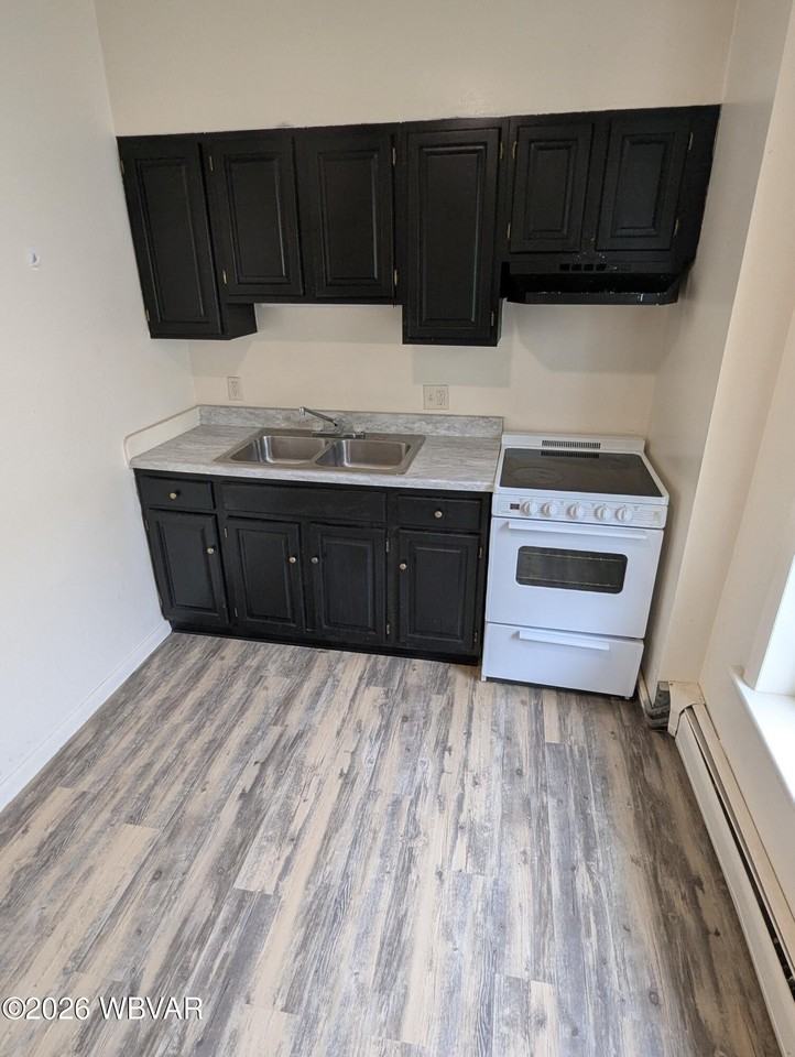 733 Grace St #4 - Photo 5 of 12