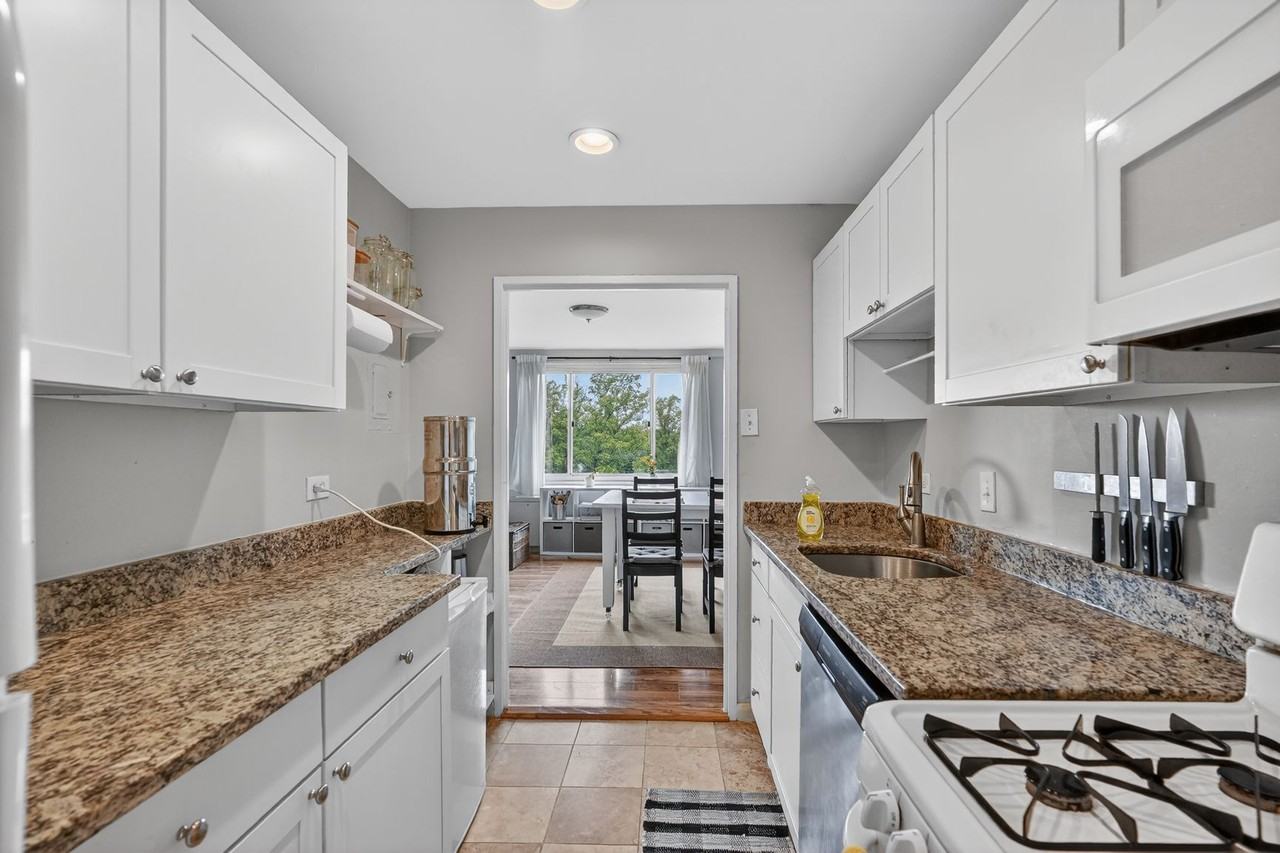 1900 Lyttonsville Rd #1 - Photo 7 of 16