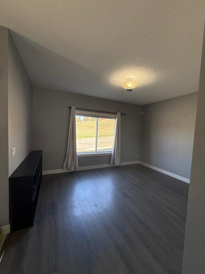2170 74 Ave SE - Photo 3 of 20