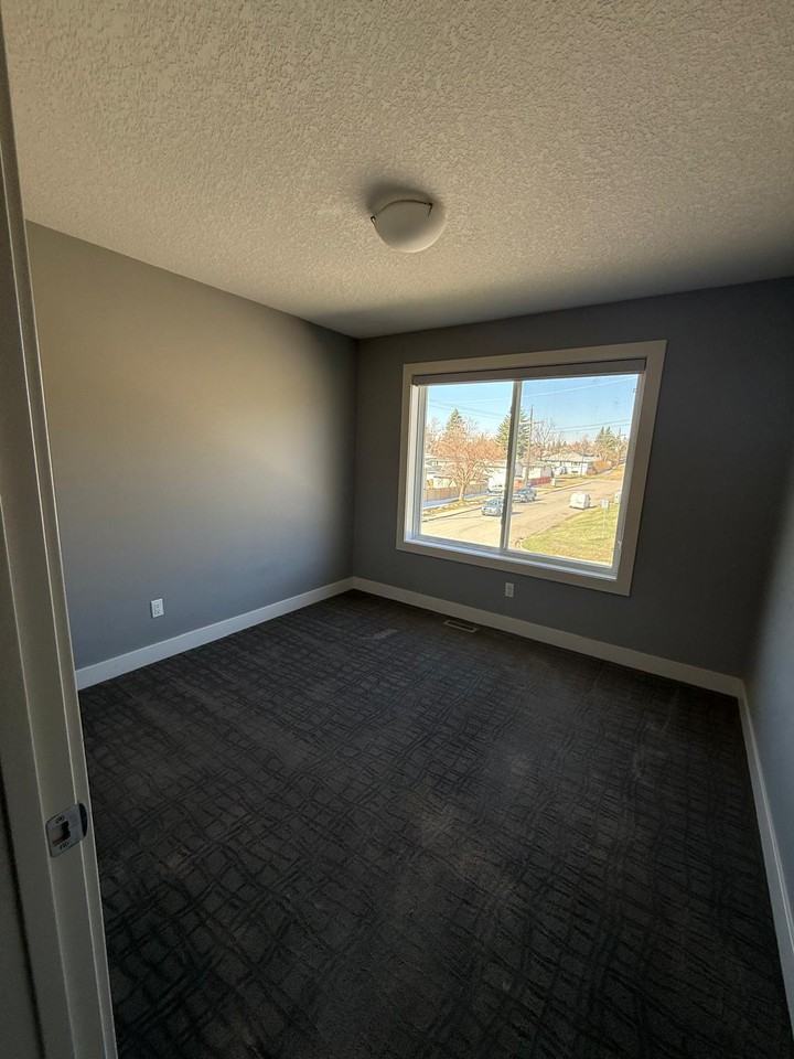 2170 74 Ave SE - Photo 7 of 20