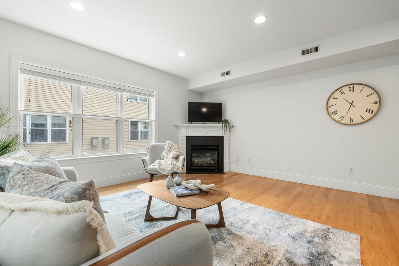865 Lagrange St #5 - Photo 3 of 28