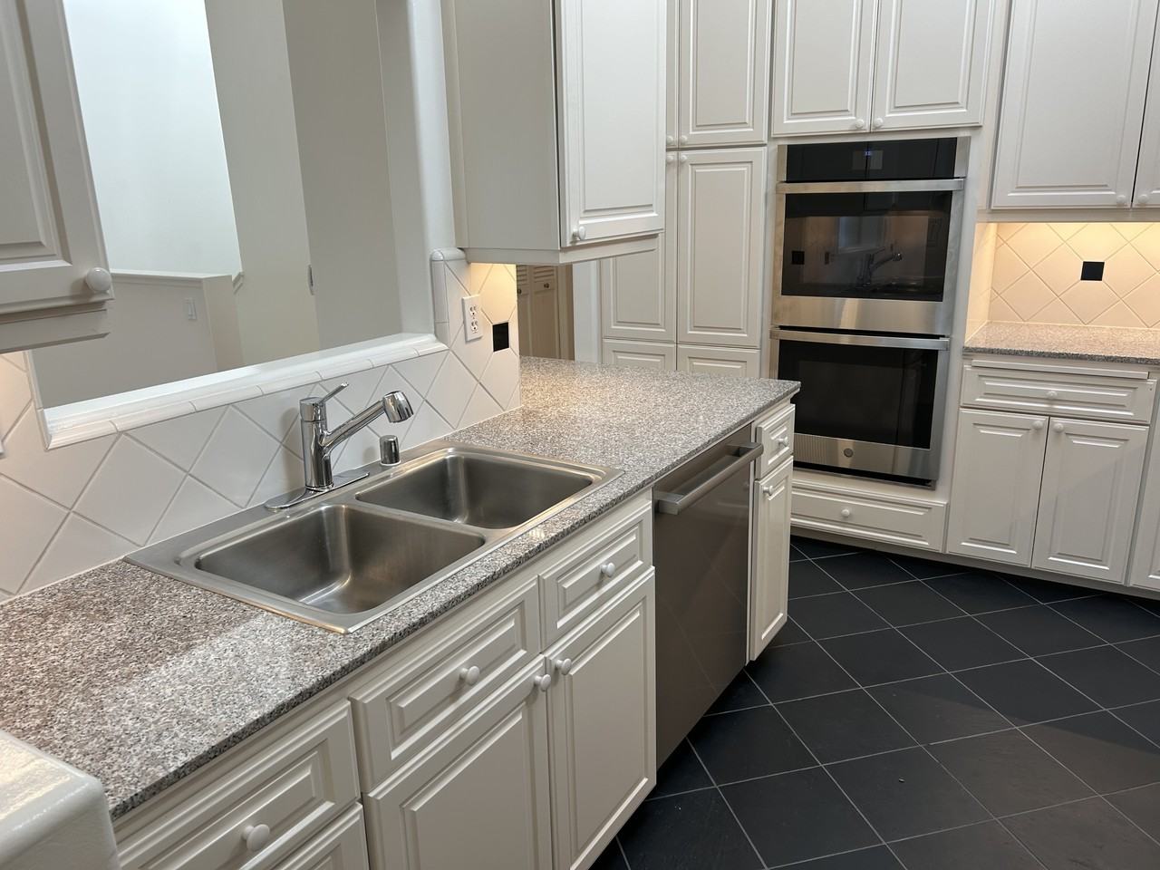 6676 Charing Cross Rd - Photo 5 of 20