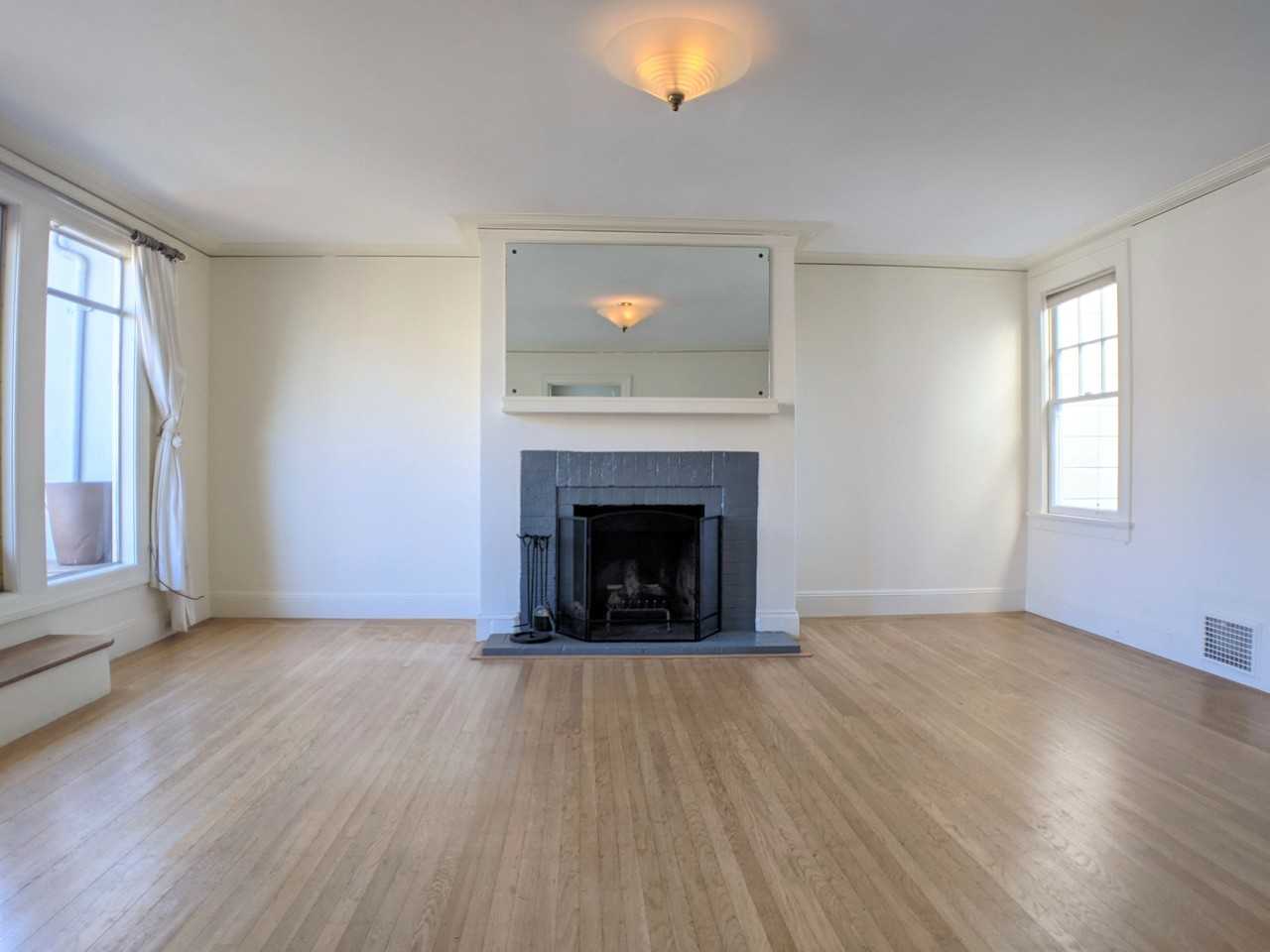 2128 Bay St - Photo 2 of 10