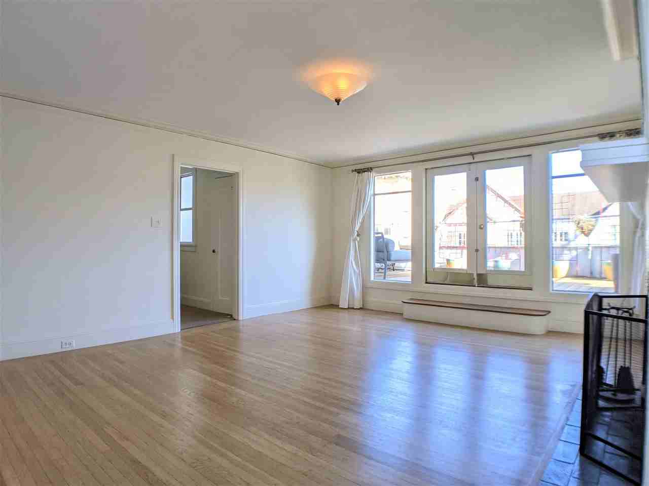 2128 Bay St - Photo 3 of 10