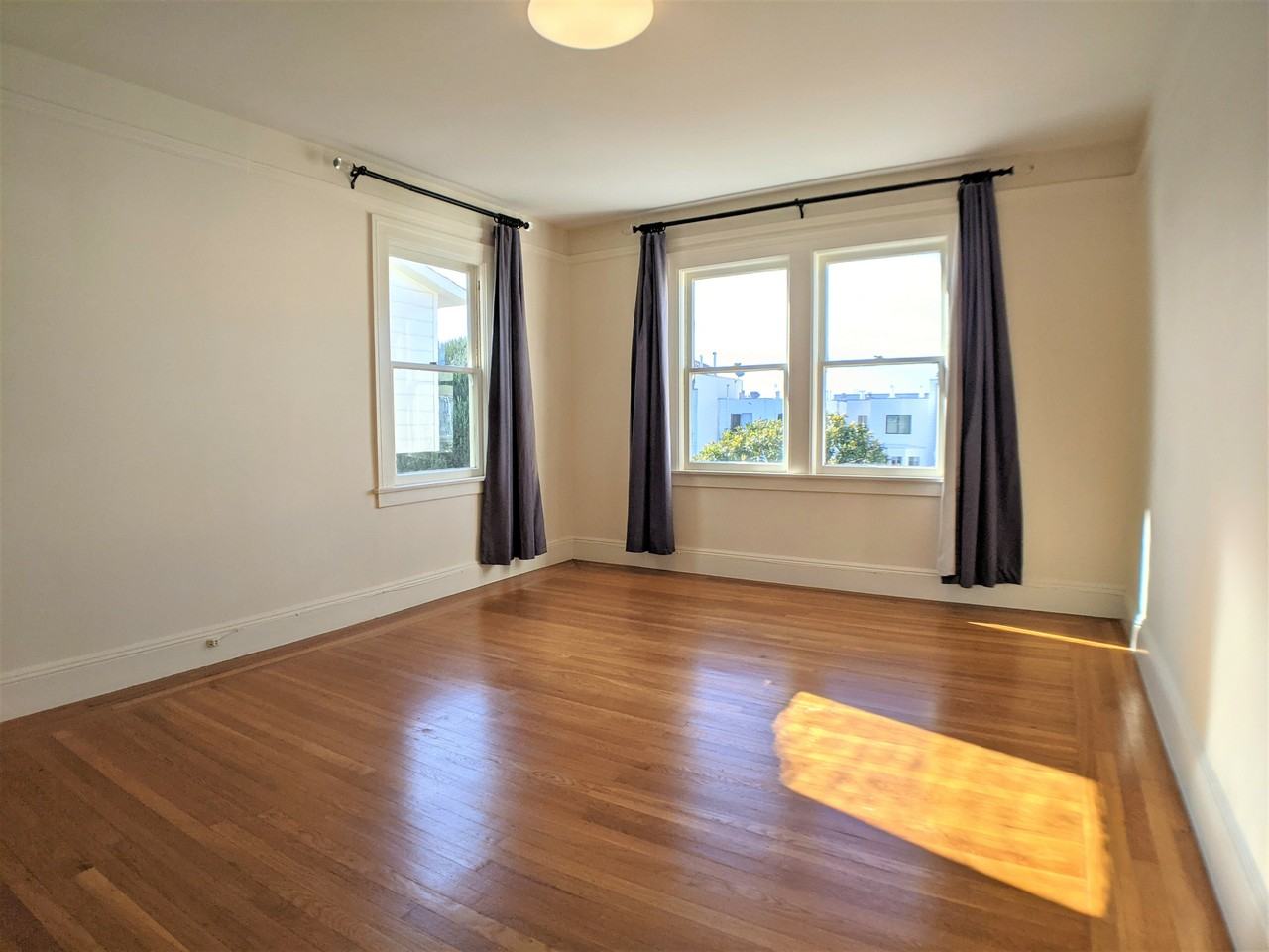2128 Bay St - Photo 6 of 10