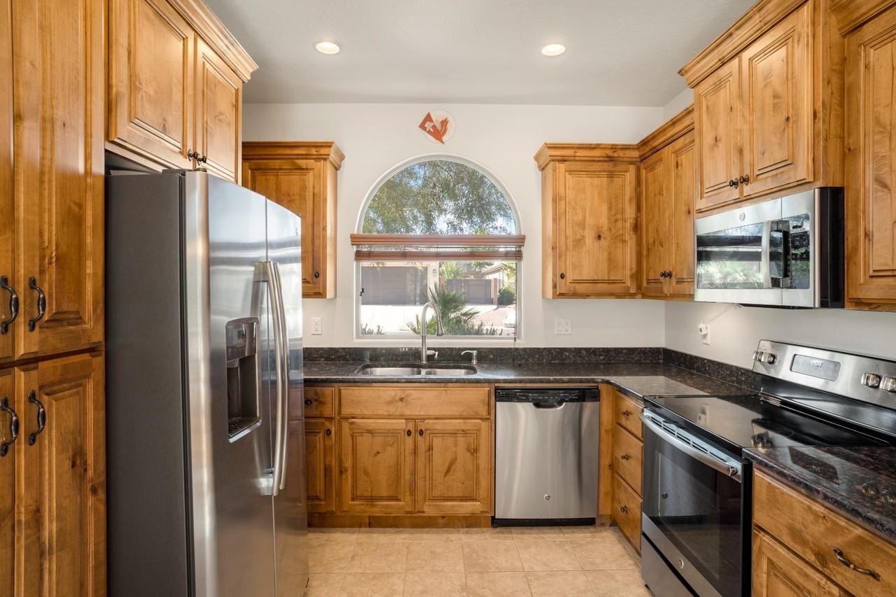 239 W Peridot Dr - Photo 7 of 20