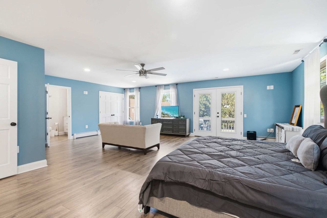 14386 Calvert St #1363916P - Photo 7 of 36