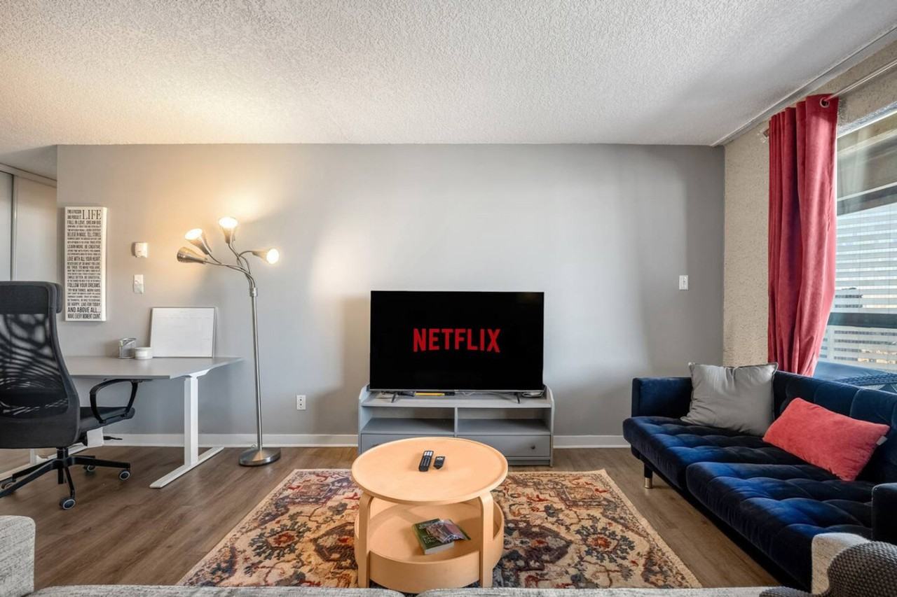221 6 Ave Se #1472480P - Photo 4 of 36