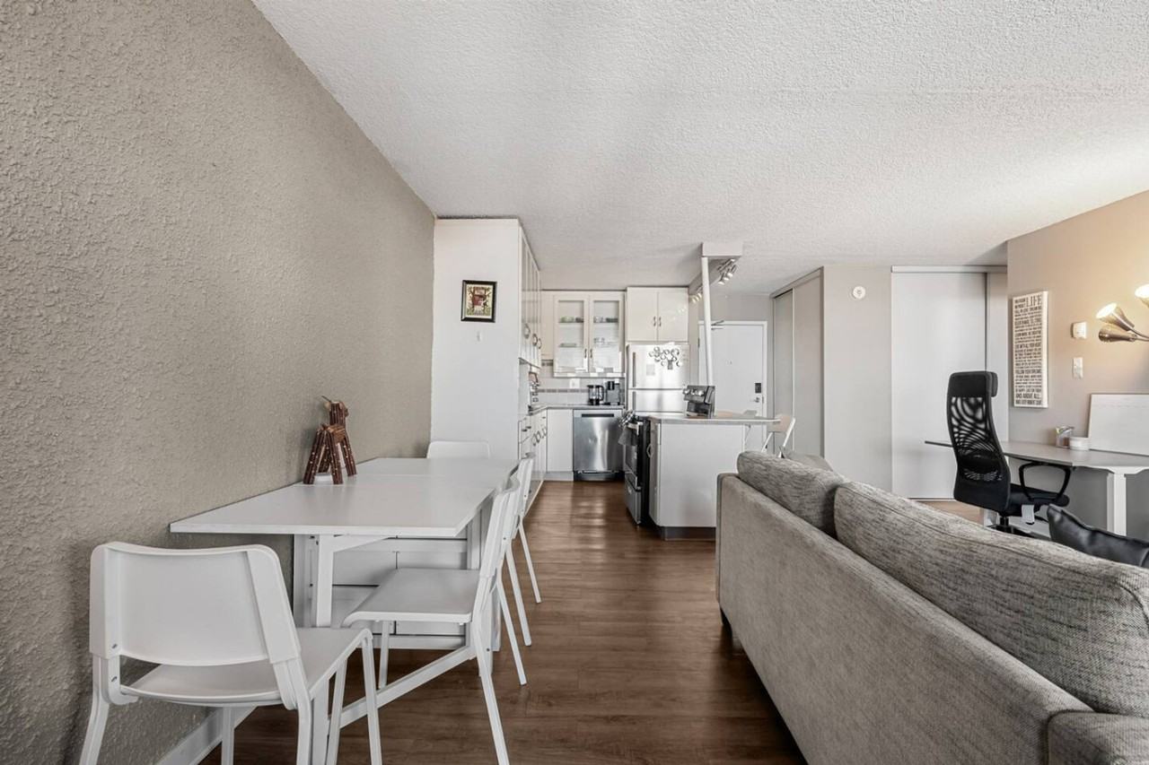 221 6 Ave Se #1472480P - Photo 6 of 36