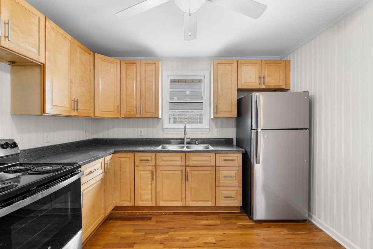 1036 Seymour Ave #A - Photo 3 of 36